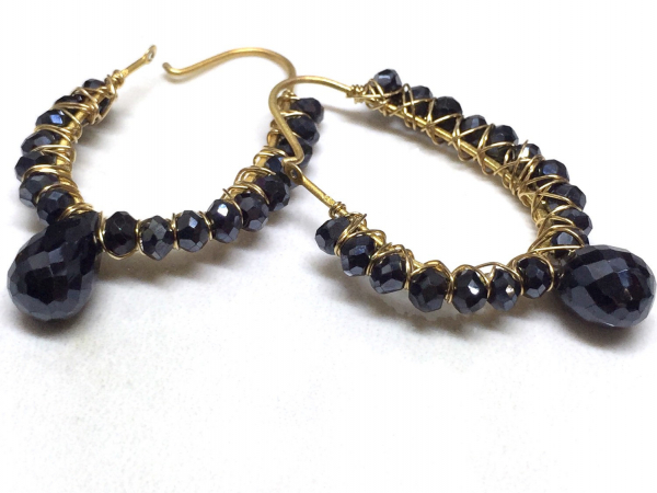 SOLD HOOP MYSTIC BLACK SPINEL GOLD LUXE