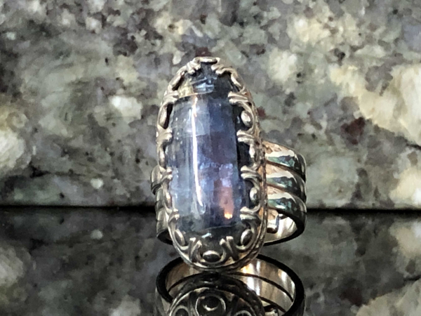 Kyanite Deep Blue Smooth Gallery Crown