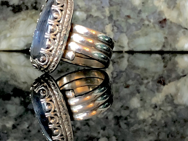 Kyanite Deep Blue Smooth Gallery Crown