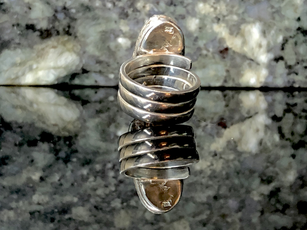 Kyanite Deep Blue Smooth Gallery Crown