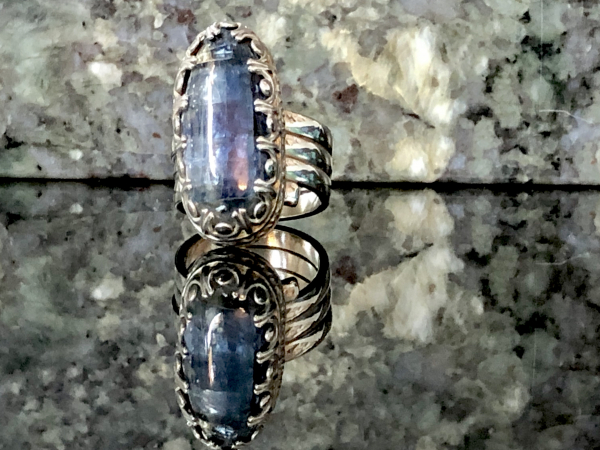 Kyanite Deep Blue Smooth Gallery Crown